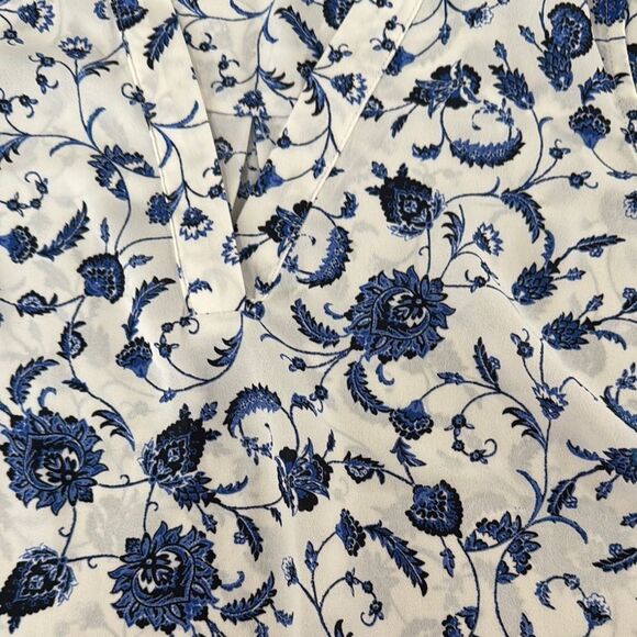 ADRIANNA PAPELL Floral Sleeveless Top - Blue and White Size M - Picture 8 of 9